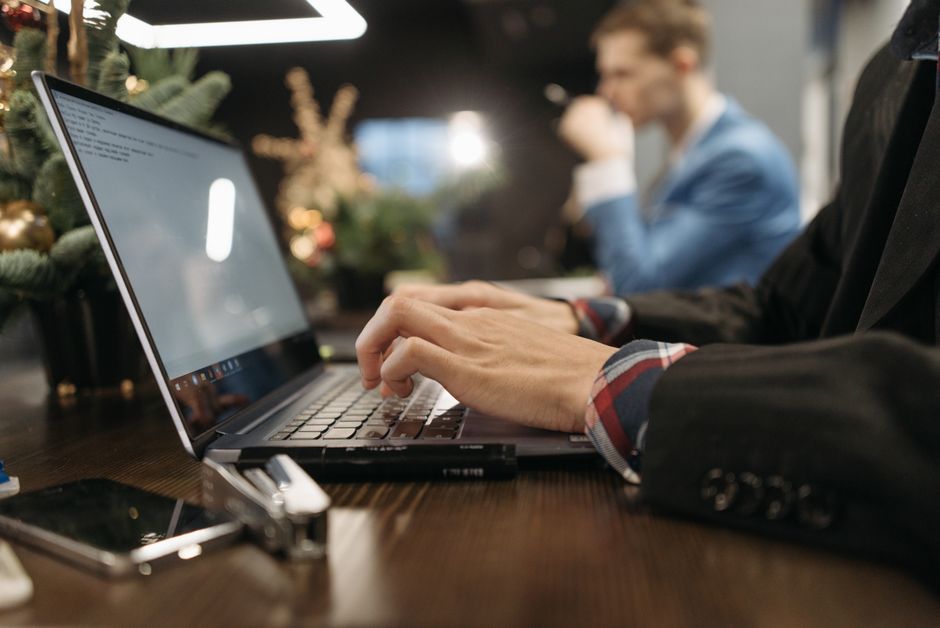 How to Use Monday.com AI to Manage 10 Projects Without Burnout